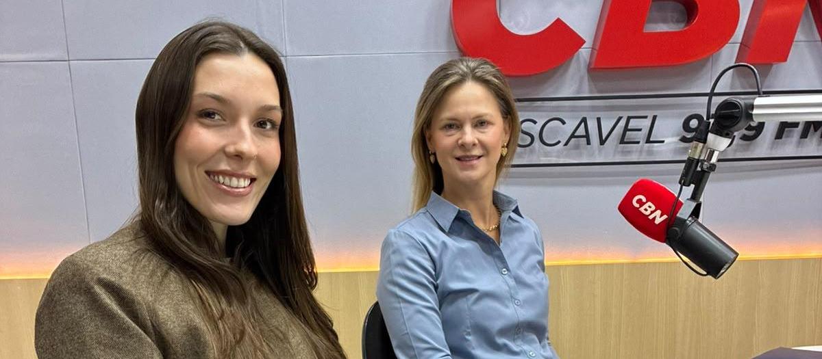Maria Eduarda Collet Battiston e a advogada Monalisa no estúdio da CBN Cascavel durante entrevista sobre a escala 5x2